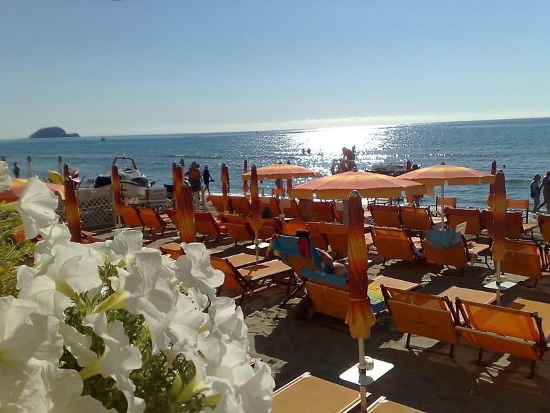 Hotel Gabbiano Alassio Kültér fotó